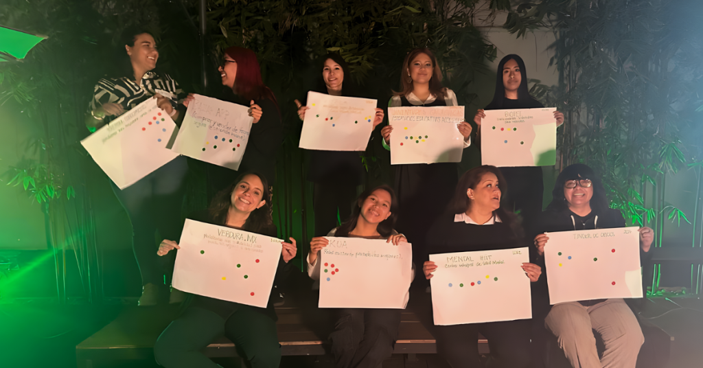 Equipos presentando las nueve ideas seleccionadas durante Startup Weekend Women CDMX en CAMPUS WORTEV.