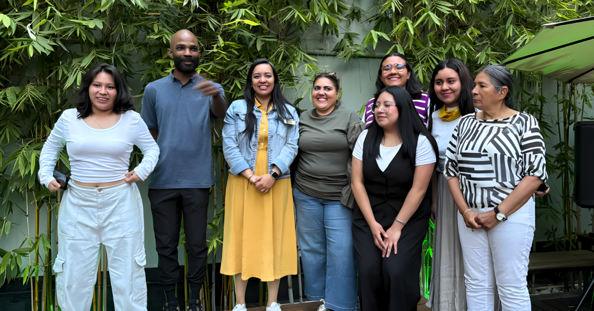 Ganadoras de Startup Weekend Women CDMX presentando el proyecto Kaambal en el Demo Day realizado en CAMPUS WORTEV.